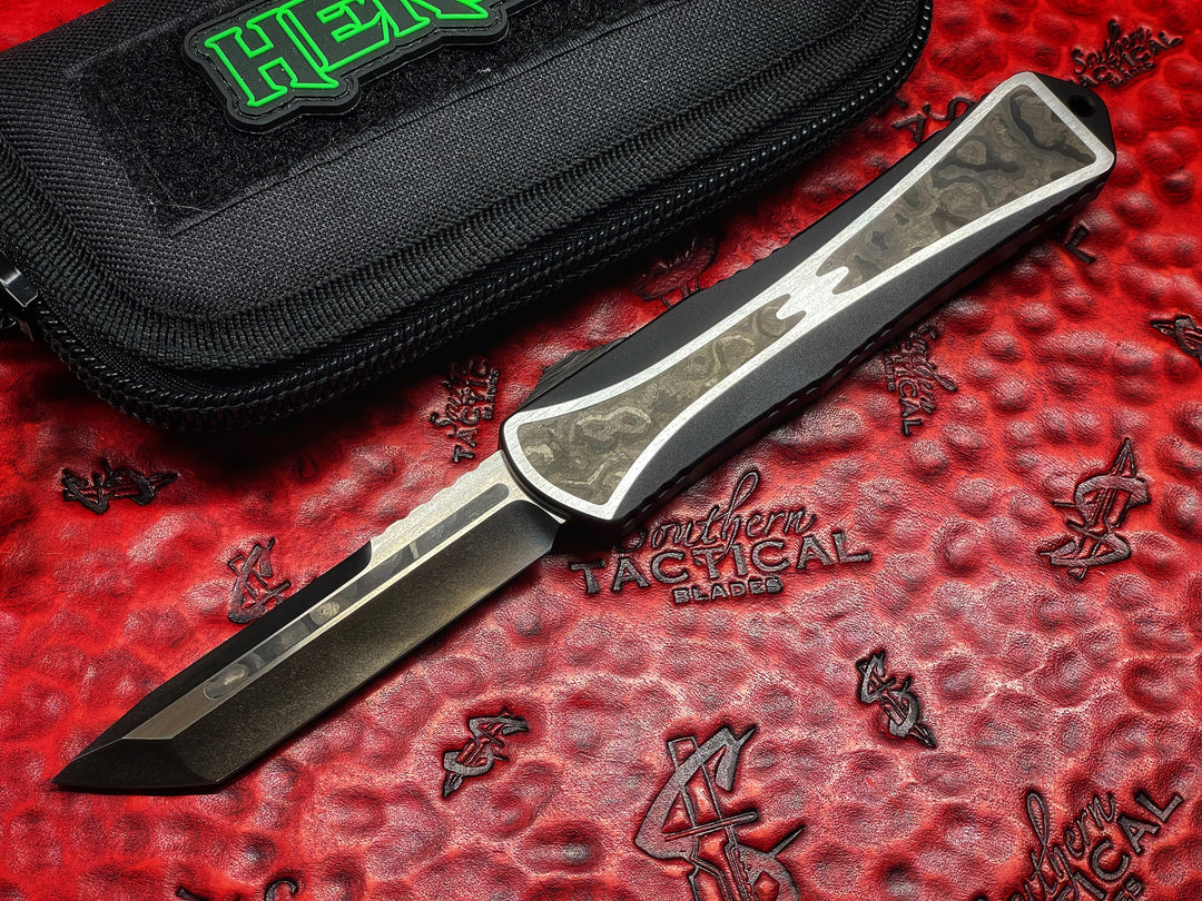 Heretic Knives Manticore X, Tanto Edge, Two Tone DLC w/ Fat Carbon Inlay, Two Tone DLC Hefted Stainless Steel w/ Fat Carbon Inlay