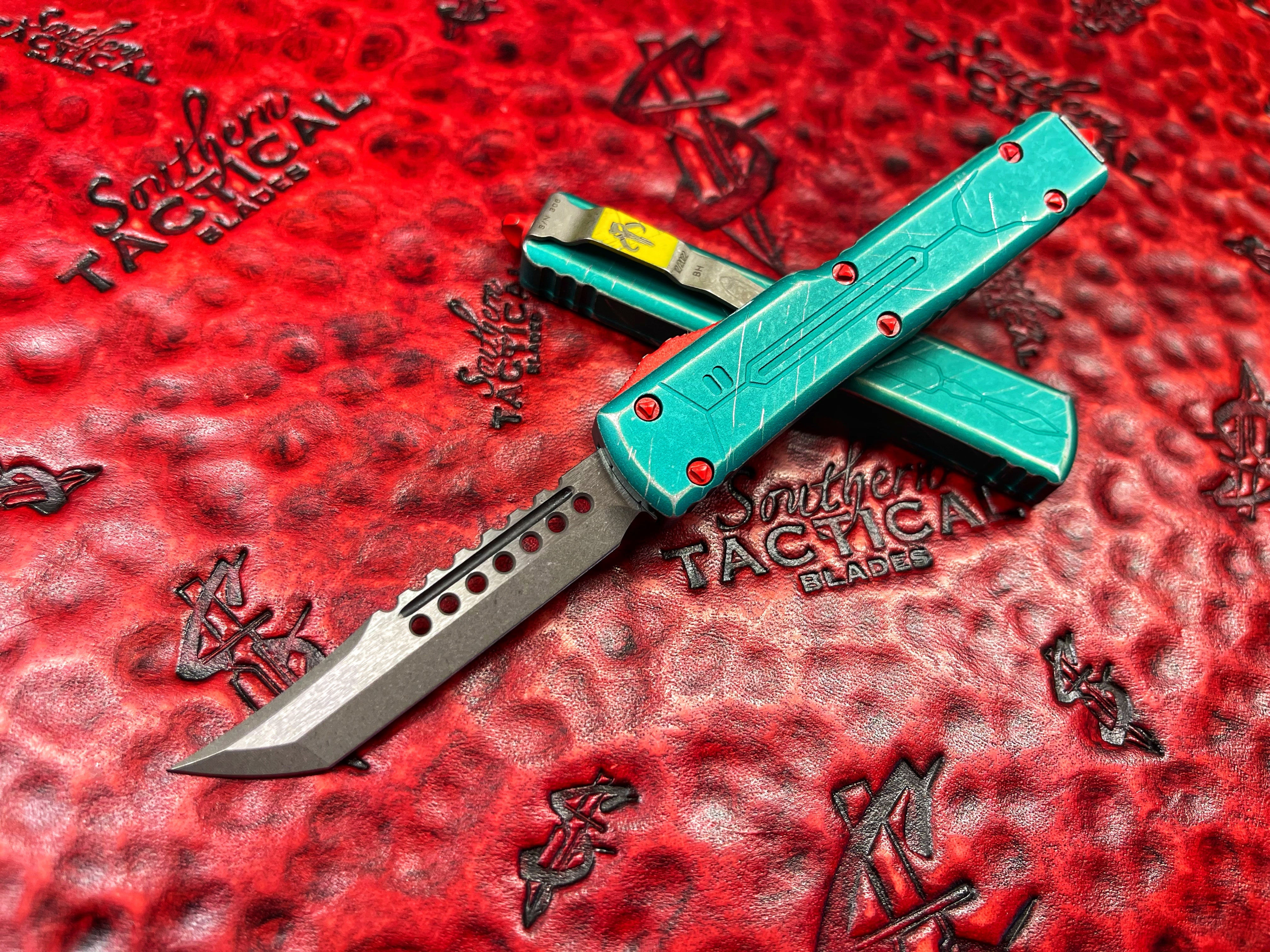 Microtech UTX70 Bounty Hunter Hellhound Tanto Standard OTF