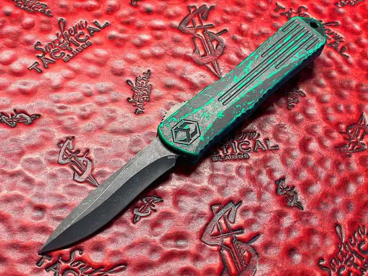 Heretic Knives USN 2022 Show Special Manticore E, Recurve Battleworn Black, Breakthrough Green, double action OTF knife