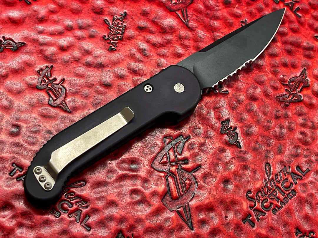 Microtech LUDT Single Edge, DLC Part Serrated Dimpled Scale, Vintage Automatic OTS Knife