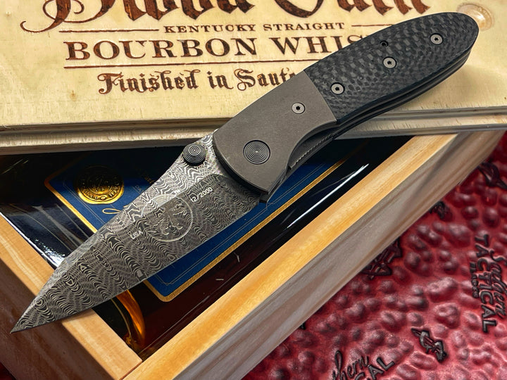 Microtech Knives and Greg LIGHTFOOT Knives Collaboration LCC Daul Action, Sharktooth Pattern Damascus, Carbon Fiber Scales, Automatic and Manual Action Folding knife