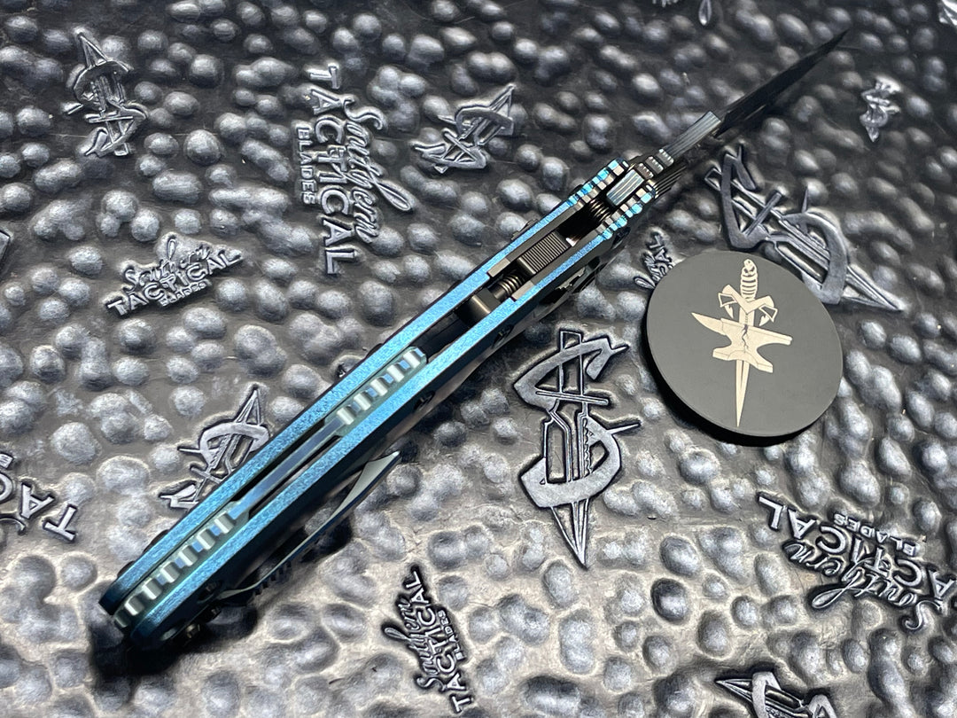 Marfione Custom Knives Amphibian RAM-LOK Metroid Broken Anvil Damascus, Ice Blue Stippled Titanium, Collaboration Dagger Relief, DLC Two-Tone Hardware