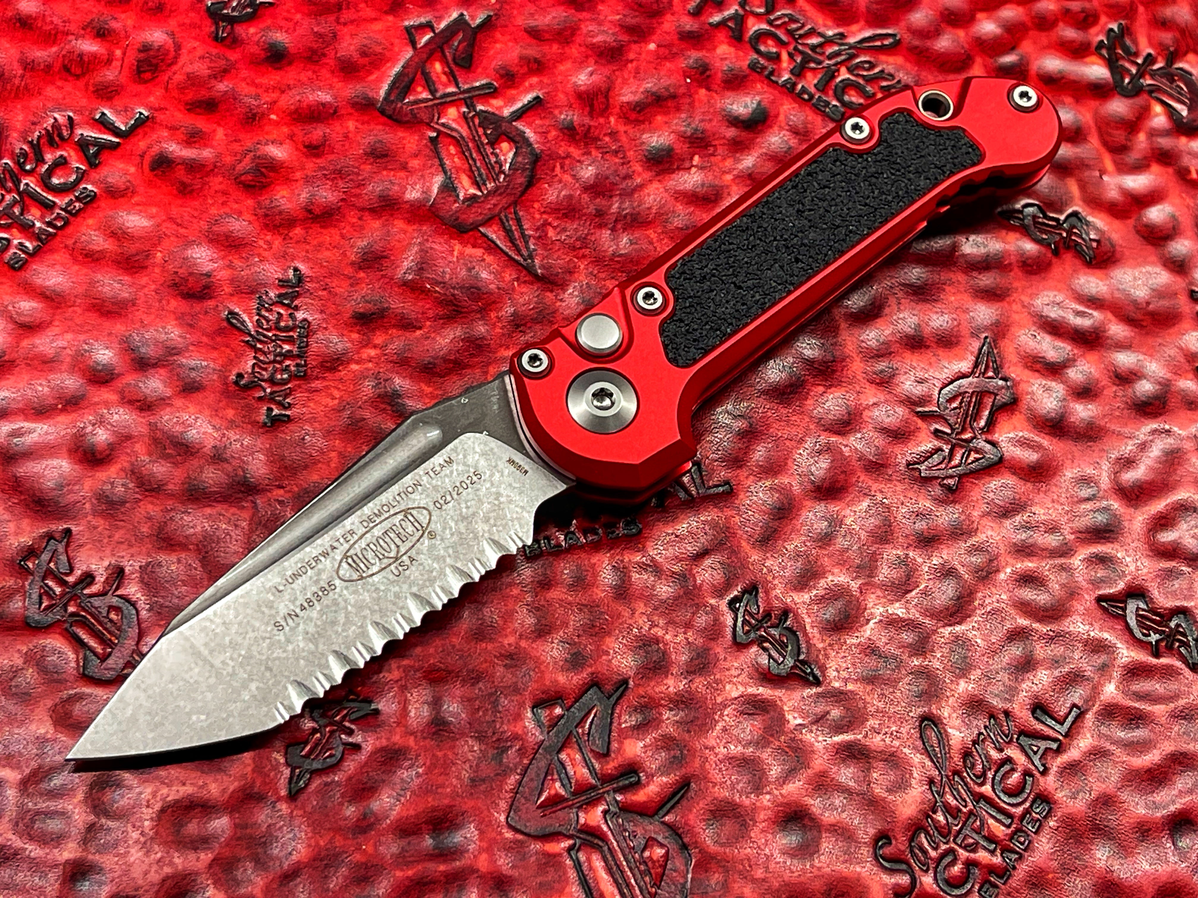 Microtech LUDT Gen III T/E Stonewash Full Serrated Red