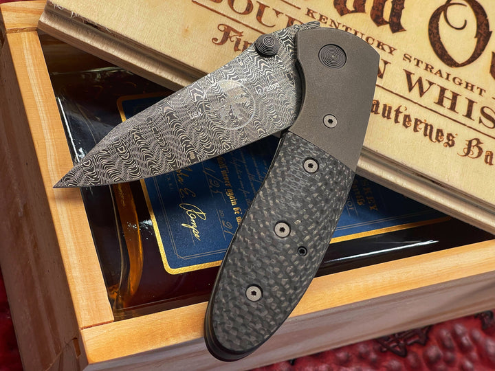 Microtech Knives and Greg LIGHTFOOT Knives Collaboration LCC Daul Action, Sharktooth Pattern Damascus, Carbon Fiber Scales, Automatic and Manual Action Folding knife