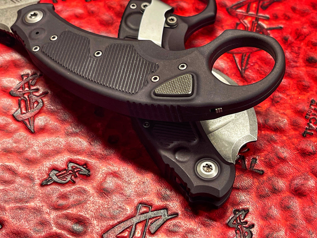 Microtech Knives / Bastinelli Knives Auto Iconic, folding Karambit Stonewash standard, (WITH SAFETY)