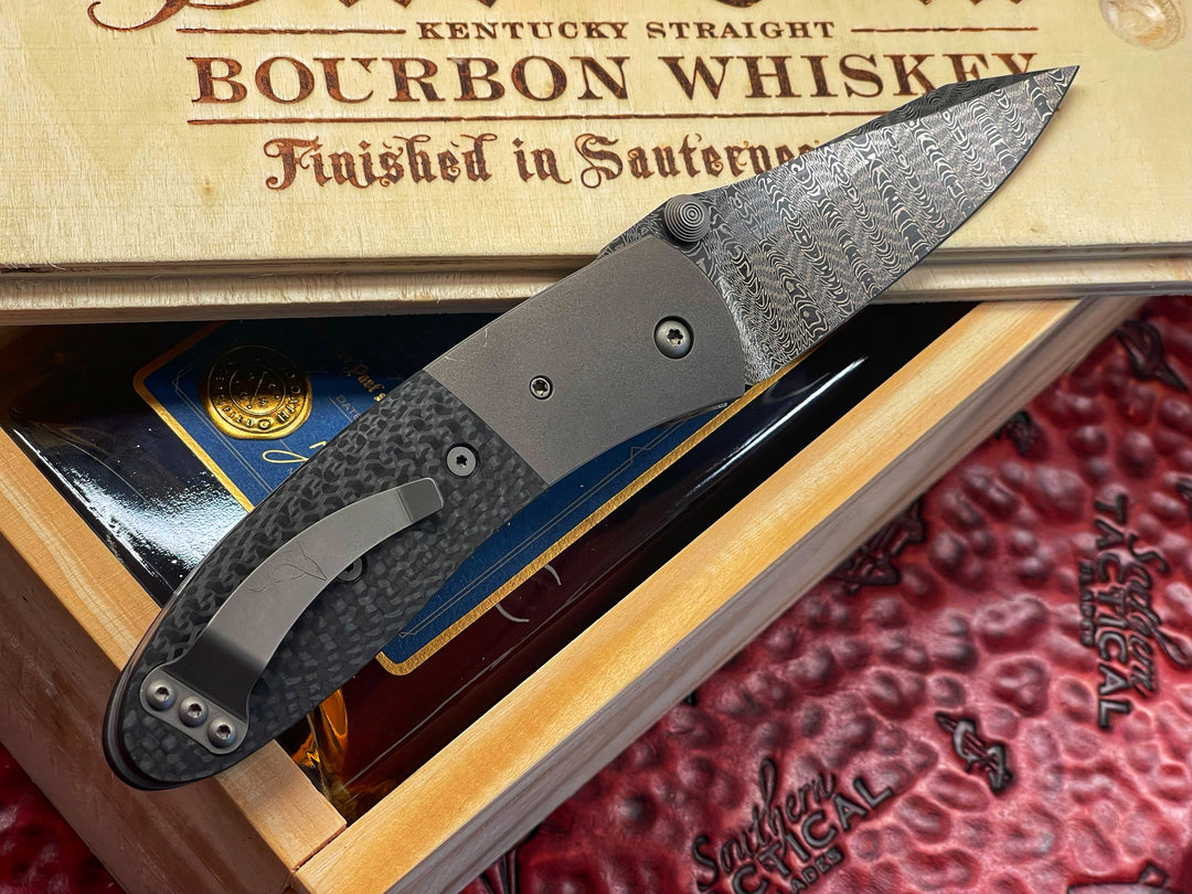 Microtech Knives and Greg LIGHTFOOT Knives Collaboration LCC Daul Action, Sharktooth Pattern Damascus, Carbon Fiber Scales, Automatic and Manual Action Folding knife