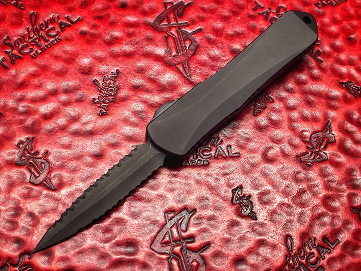 Heretic Knives Manticore E, Double Edge Full Reverse Serrated DLC, DLC Titanium Accents