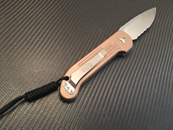Microtech LUDT Single Edge Part Serrated Stonewashed Tan