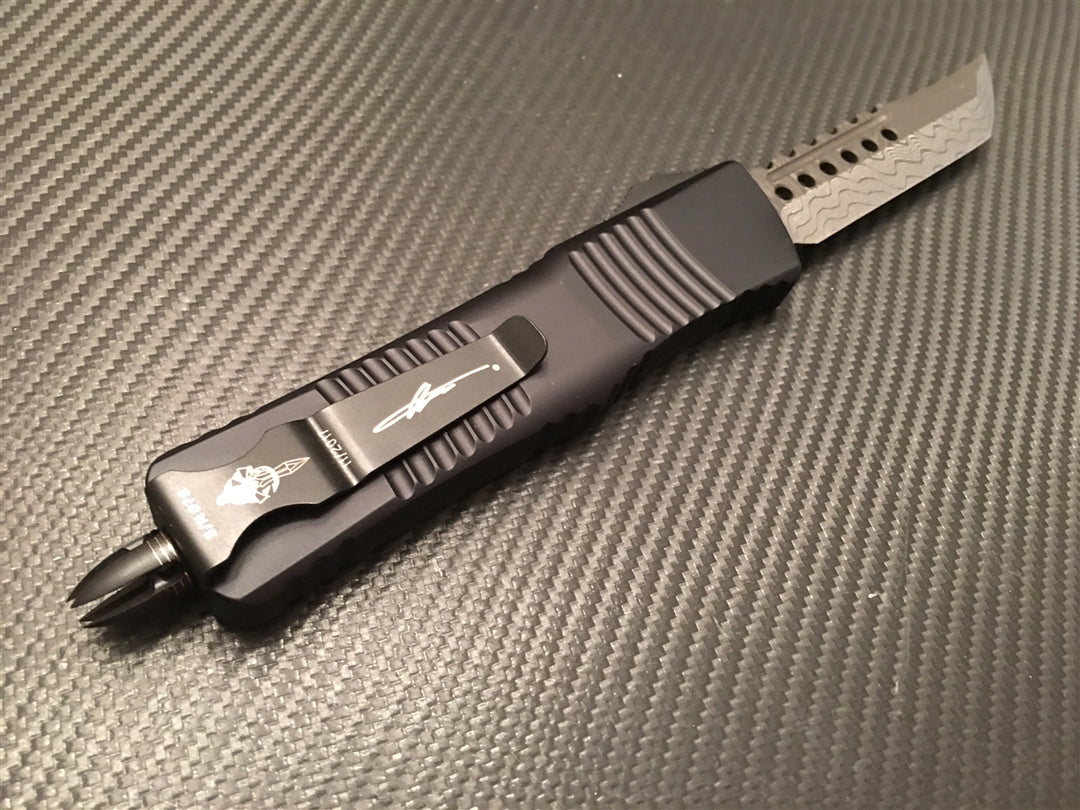 Microtech Signature Series Combat Troodon Hellhound Tanto Damascus Car