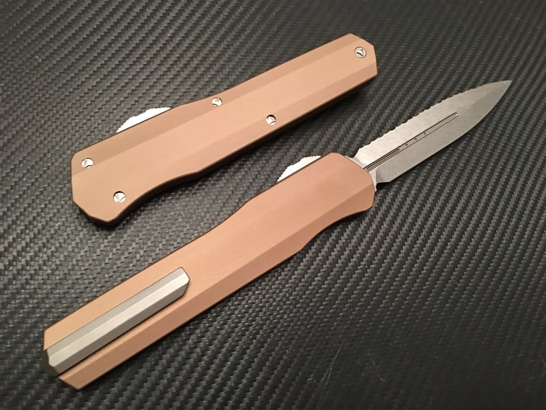Microtech Cypher Double Edge Stonewashed Full Serrated Tan
